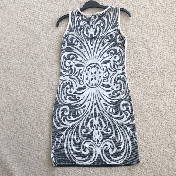 Adorable summer t-shirt dress. - Picture 3 of 4